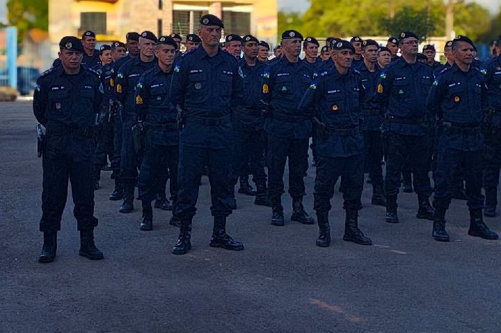 10º BPM REALIZA FORMATURA MILITAR EM COMEMORAÇÃO AOS 44 ANOS DA POLÍCIA MILITAR EM ROLIM DE MOURA/RO.