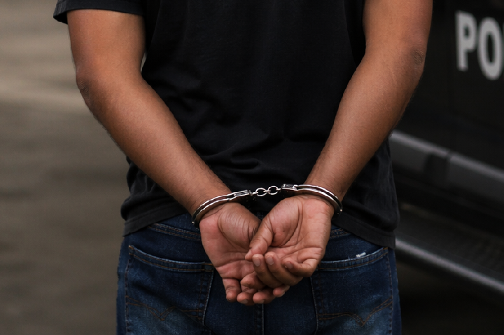 Acusado de estupro de vulnerável e ameaça é conduzido para presídio em Porto Velho