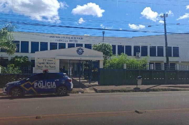 Adolescente é apreendido com faca e substância semelhante à maconha em escola de Porto Velho