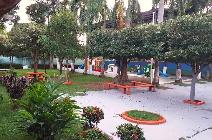Cláudia de Jesus visita Creche Grilo Falante e acompanha uso de materiais pedagógicos