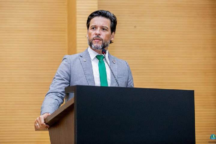 Delegado Camargo vota pela derrubada de veto a projeto que previa kits de higiene para mulheres vulneráveis
