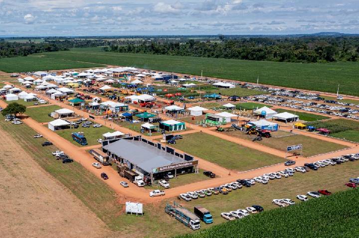 Ezequiel Neiva valoriza Agrocom como motor de desenvolvimento em Cerejeiras e região