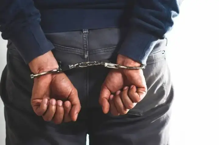 Homem é preso após invadir casa da ex-mulher e morder policial em RO