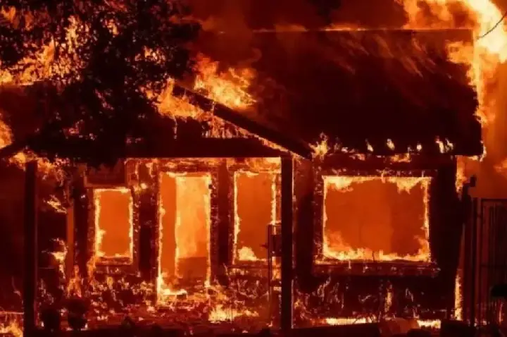 Incêndio em motocicleta de luxo atinge residência em RO