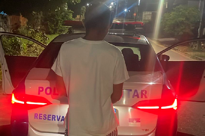 JI-PARANÁ – POLÍCIA MILITAR PRENDE FORAGIDO DA JUSTIÇA NO BAIRRO JARDIM DOS MIGRANTES