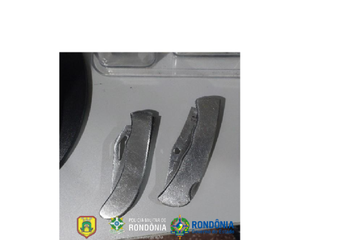 PM apreende canivetes dentro de escola após ser acionada por ameaça entre alunos