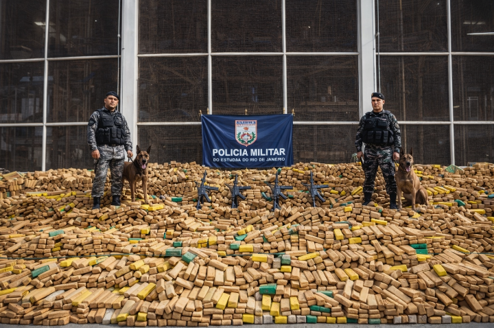 PM demorou 24 horas pra terminar contagem de droga em apreensão recorde