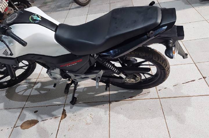 Polícia Militar prende irmãos suspeitos de tráfico de drogas no bairro Tucumanzal