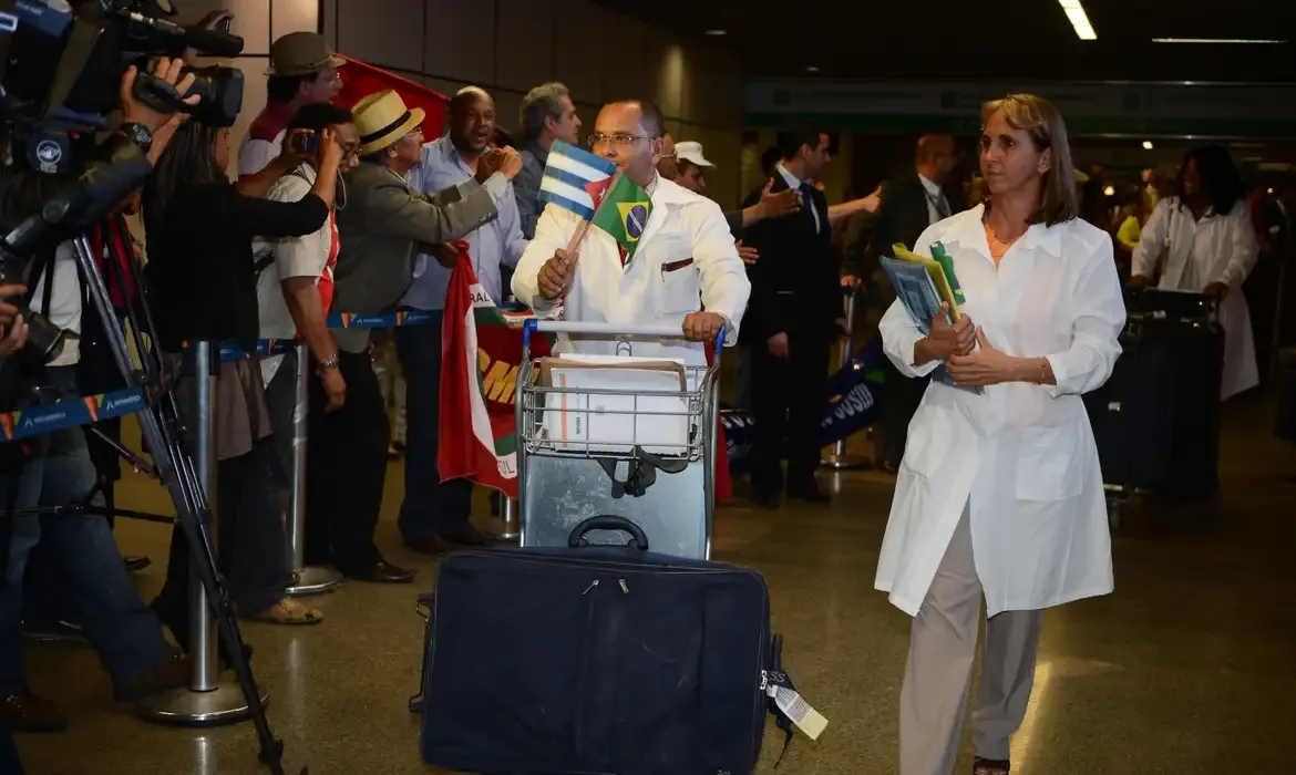 Associação dos Médicos Cubanos no Brasil (Aspromed) divulgou repudiou as sanções do governo dos Estados Unidos