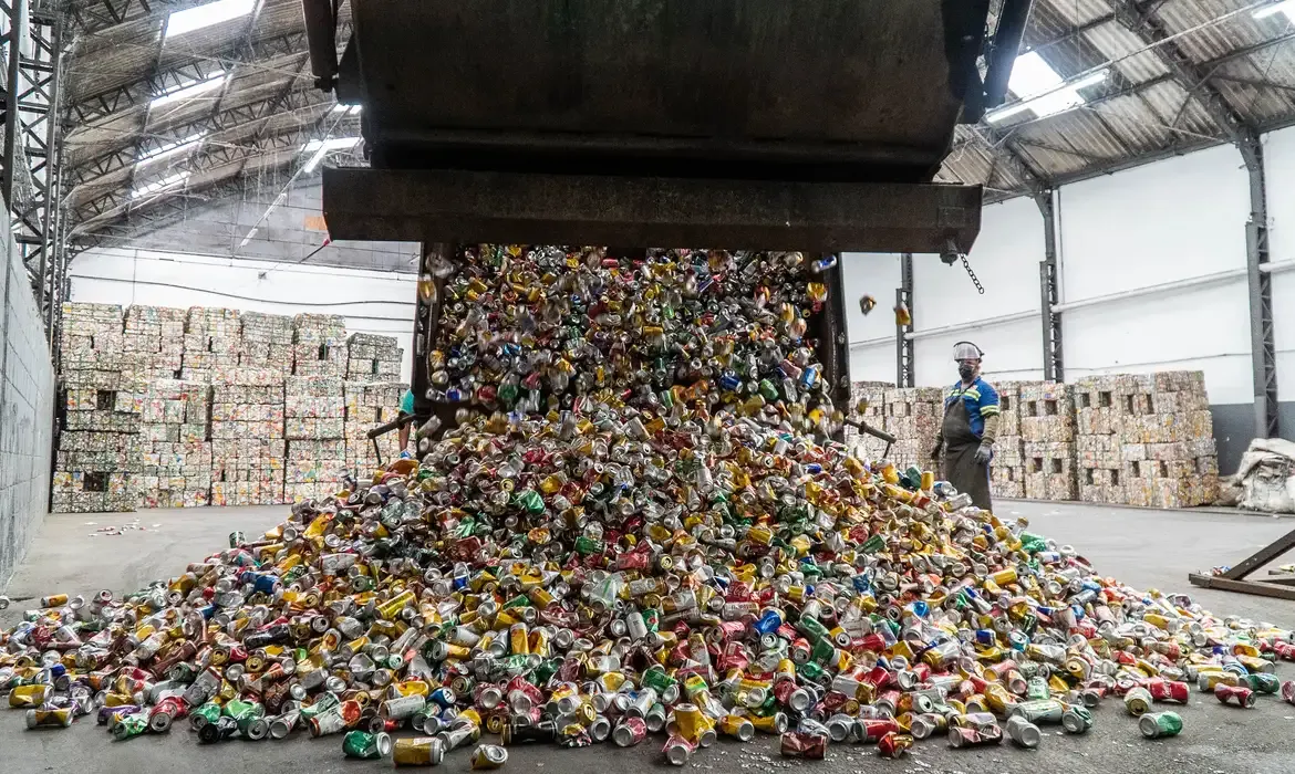 Brasil reciclou 97,3% das latinhas de alumínio em 2024