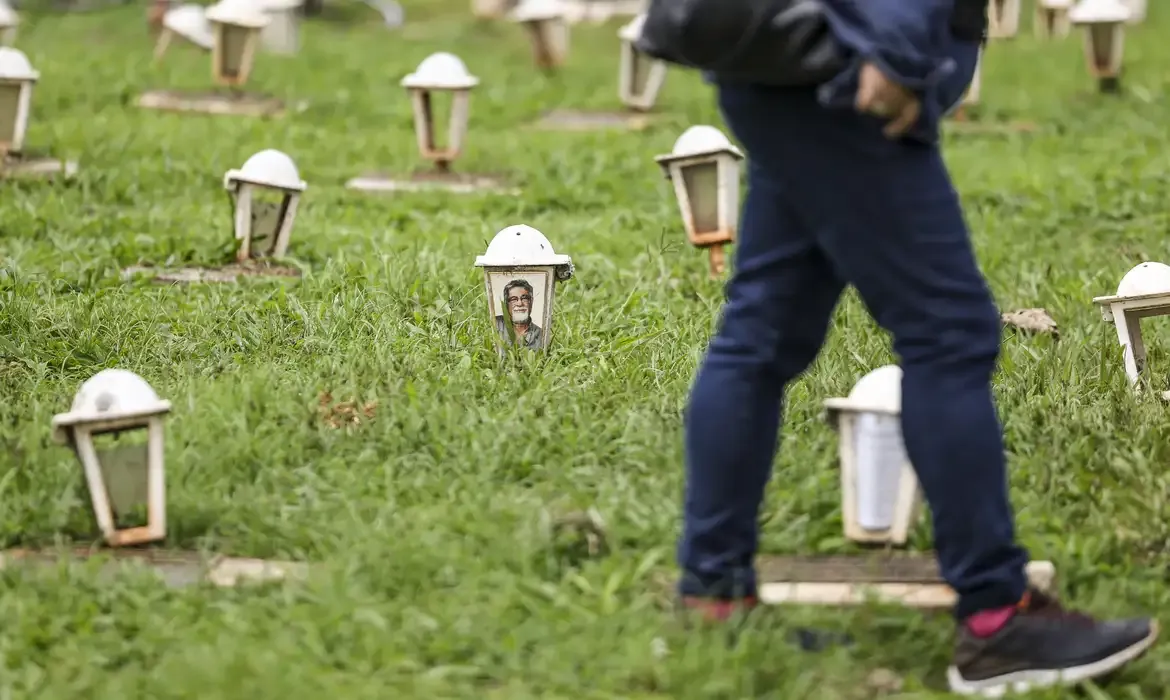 Brasileiros não resgatam de R$ 10 mil a R$ 50 mil de parentes mortos