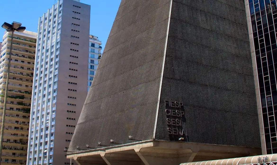 Com tarifaço dos EUA, Fiesp mantém projeção de alta do PIB em 2,4%