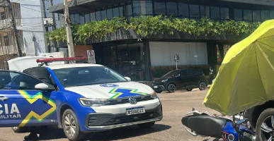 Duas mulheres ficam feridas após moto atingir carro na Avenida Calama