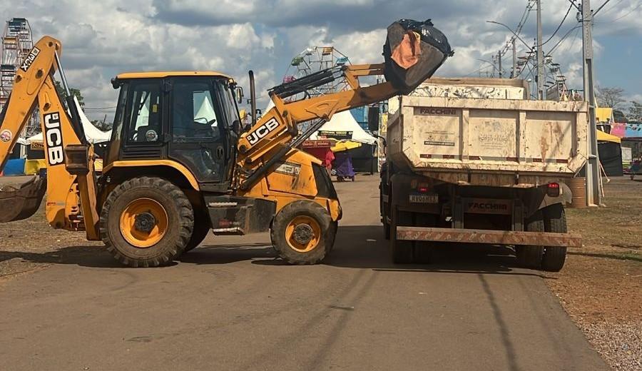 Flor do Maracujá movimenta multidões e Prefeitura garante espaço limpo todos os dias