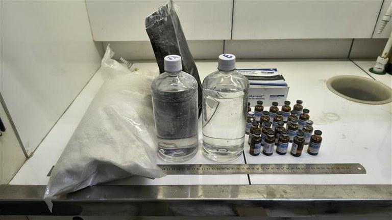 PF e Receita Federal apreendem fentanil e insumos químicos em Paulista/PE