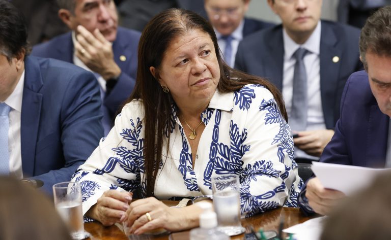 Comissão aprova proposta que incentiva presença de mulheres na construção civil