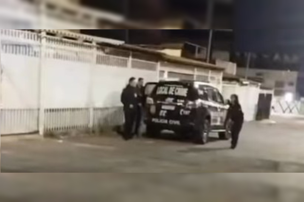 Homem armado faz moradores reféns no DF, esfaqueia PM e morre