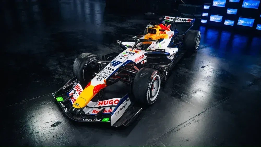 Racing Bulls realiza testes, e motor impressiona; Lindblad roda em estreia