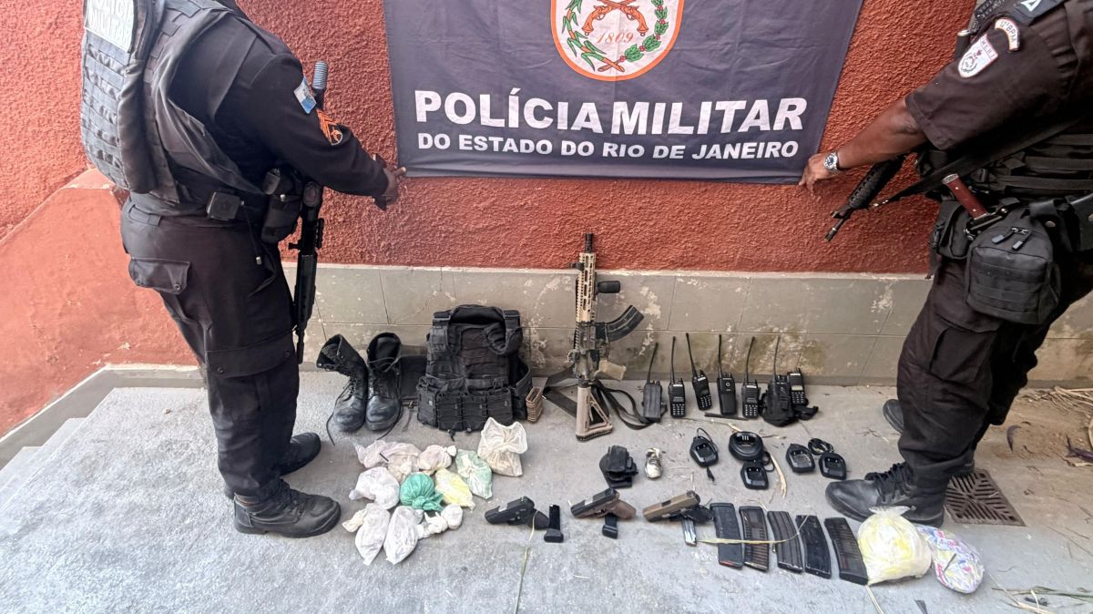 RJ: Polícia liberta reféns e prende suspeitos após denúncia anônima