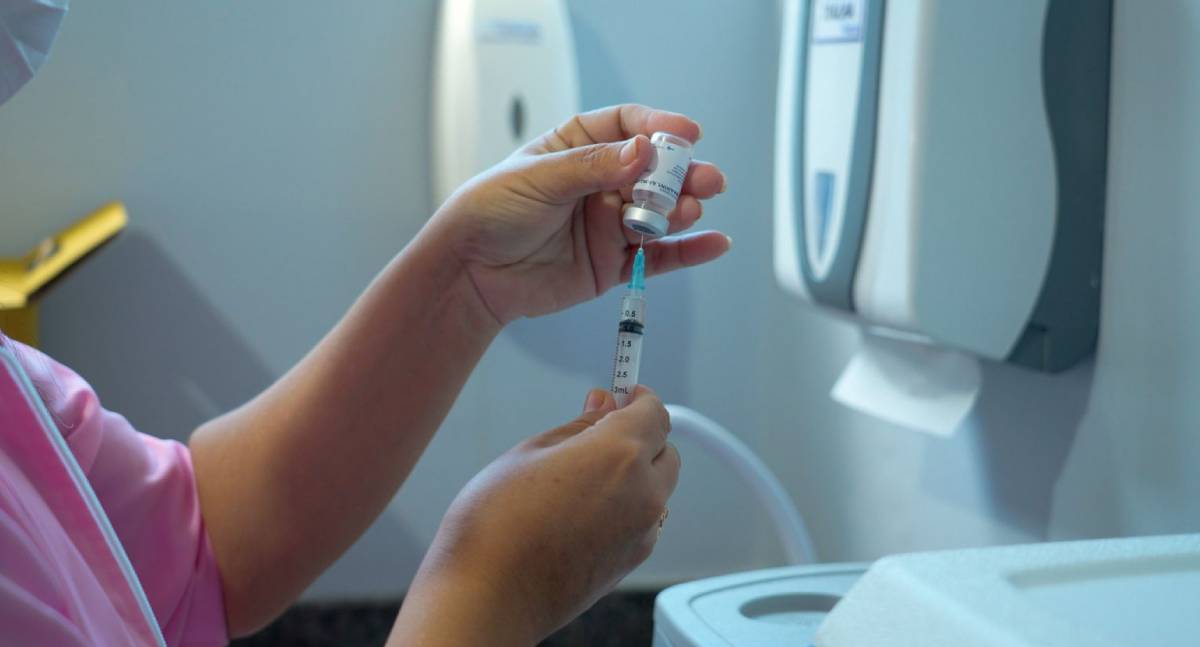 Vacinação contra dengue é iniciada para servidores da atenção básica