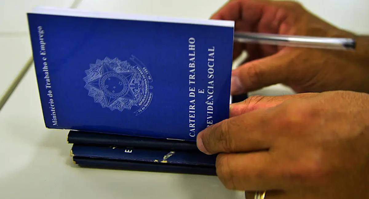 Brasil abre 112,3 mil vagas de trabalho com carteira assinada em janeiro
