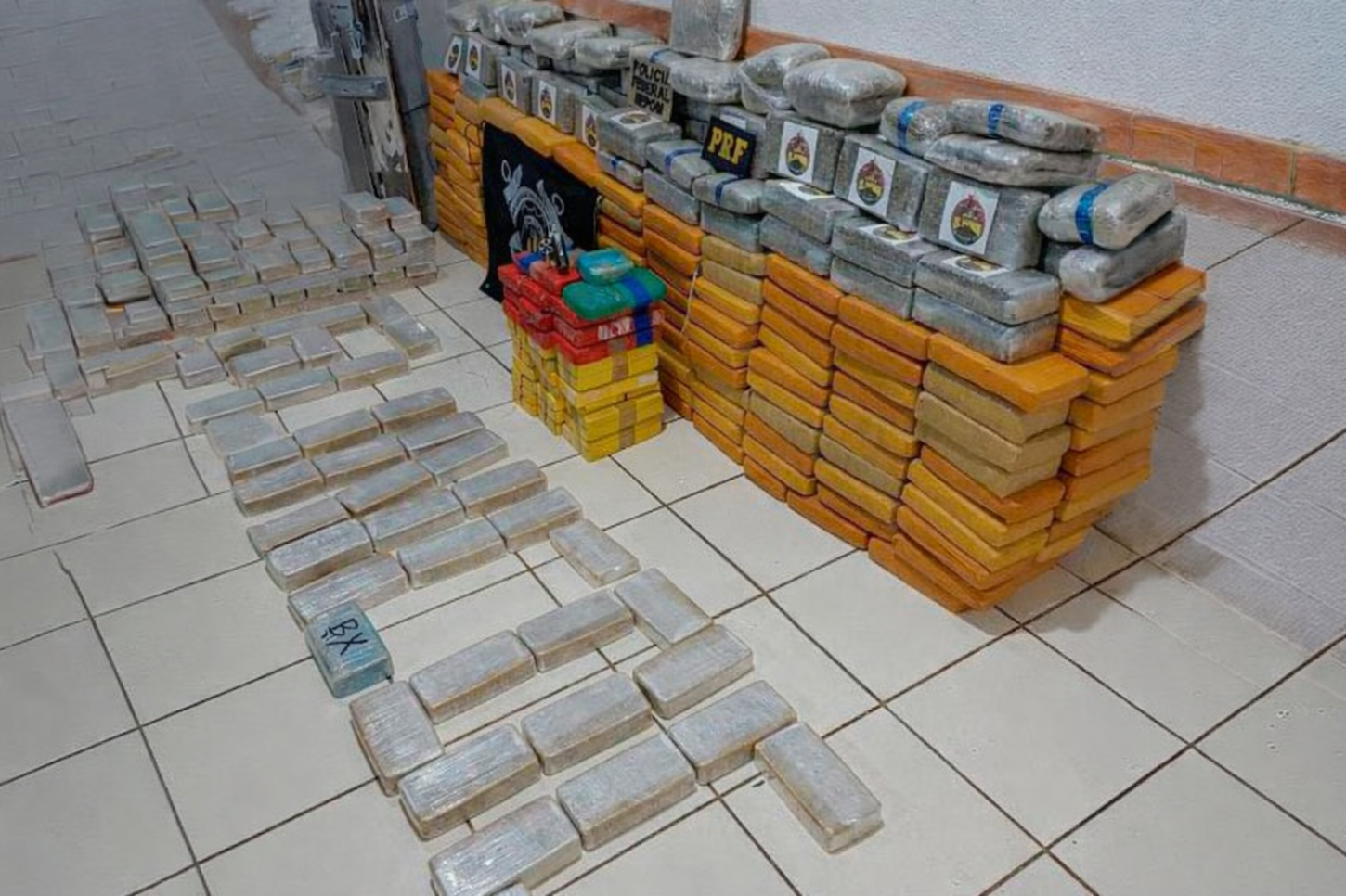 Operação no Rio Madeira apreende 140 kg de drogas e prende dupla em Porto Velho