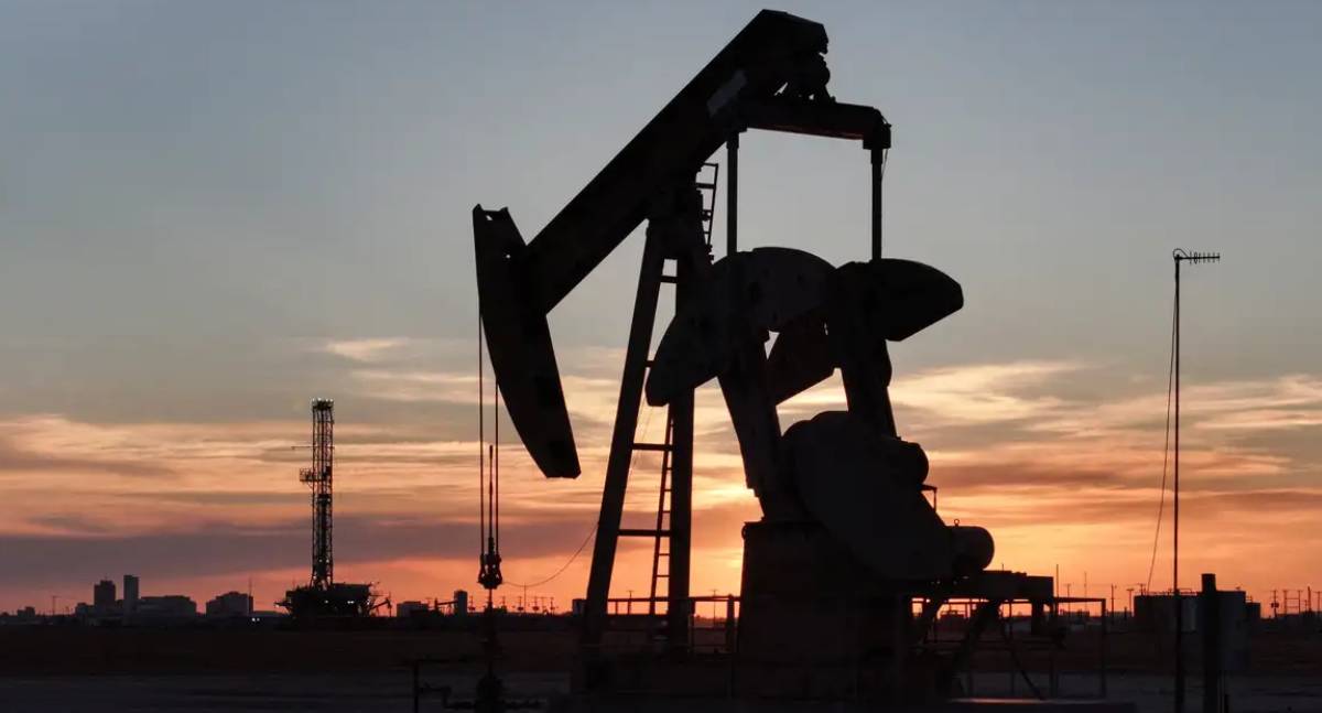 Petróleo dispara com escalada de guerra no Oriente Médio e ameaça ao Estreito de Ormuz