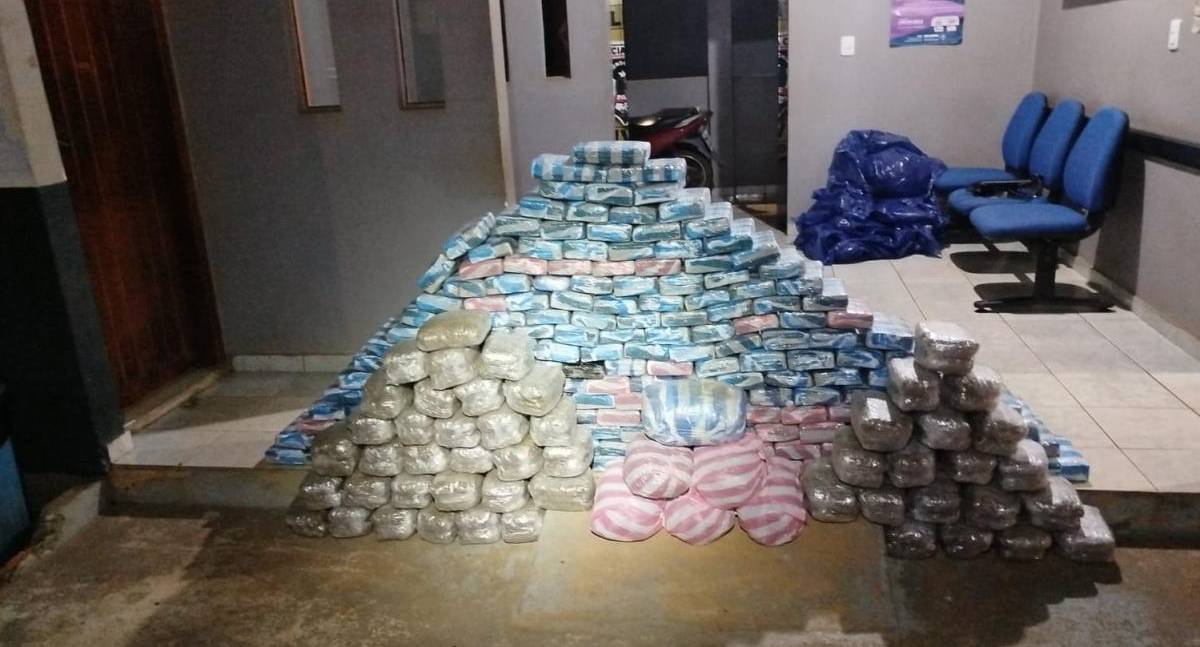 PM apreende 257 kg de maconha após troca de tiros na BR-429