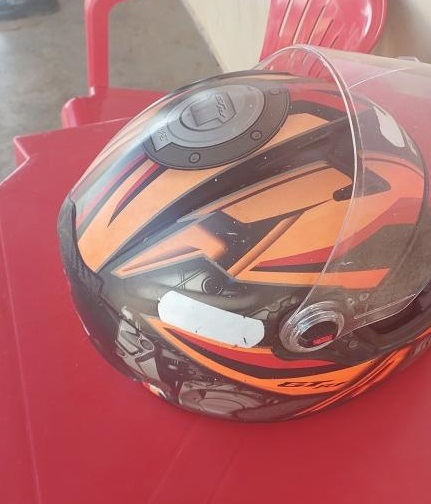 AÇÃO DA PMRO RESULTA NA APREENSÃO DE TRÊS PESSOAS POR FURTO E RECEPTAÇÃO DE CAPACETE EM VILHENA