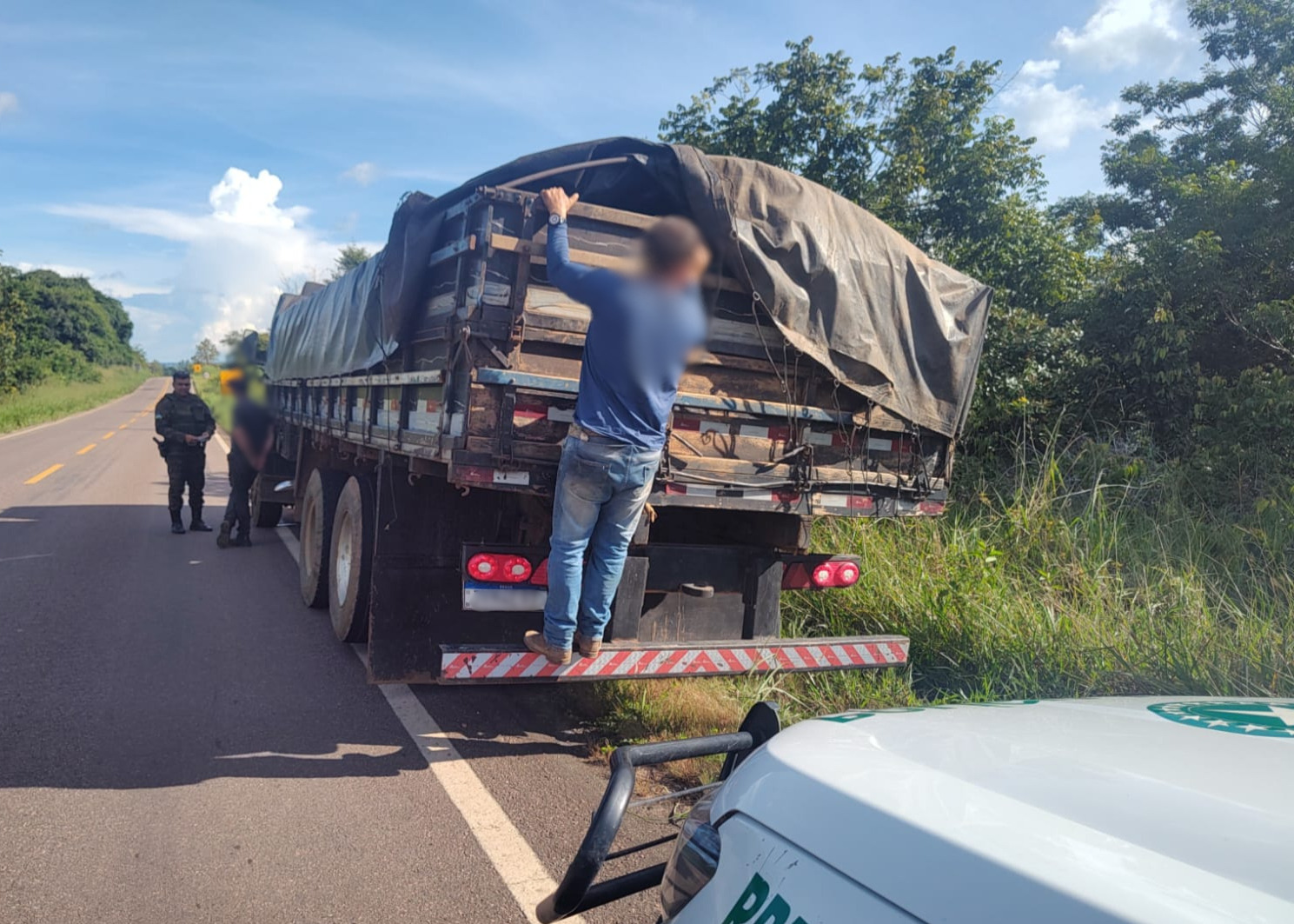 Batalhão de Polícia Ambiental apreende madeira ilegal durante fiscalização em Vilhena