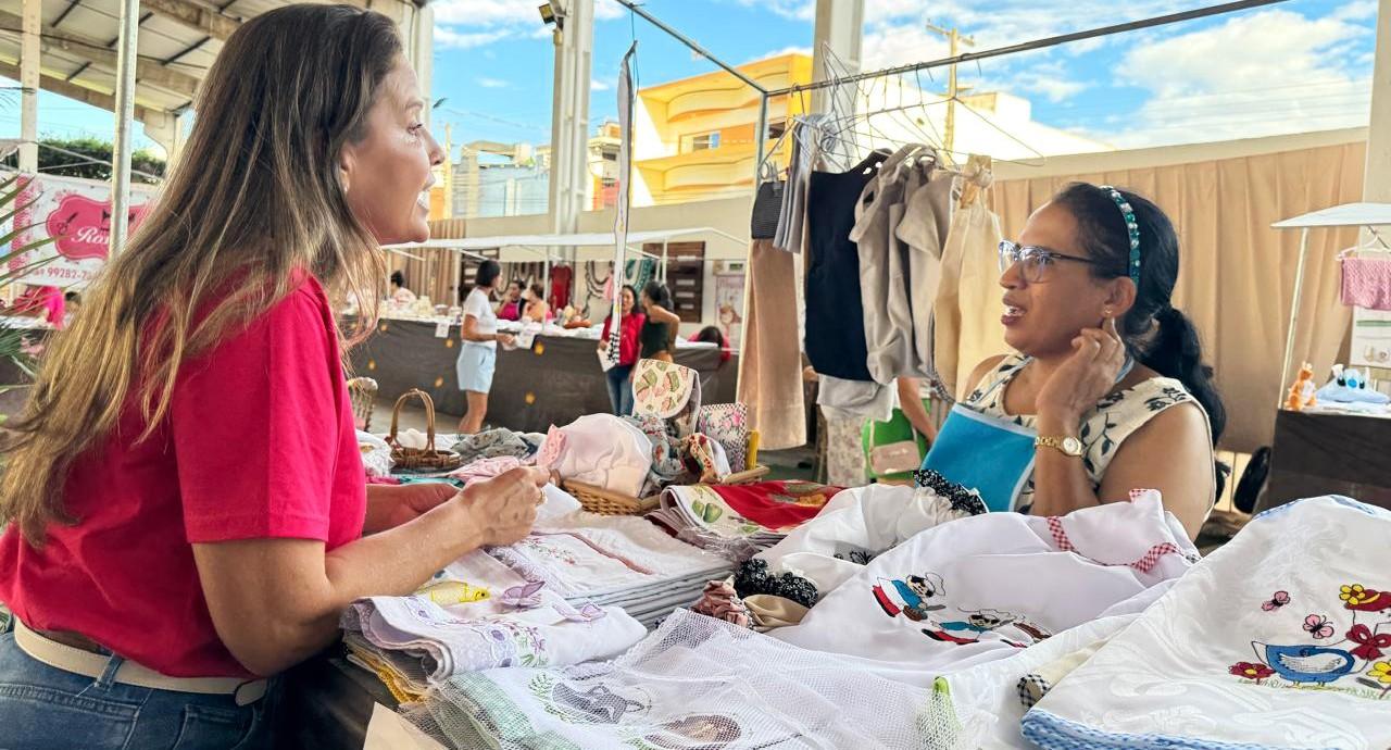 Feira de artesanato e gastronomia reúne expositores e público em Cacoal