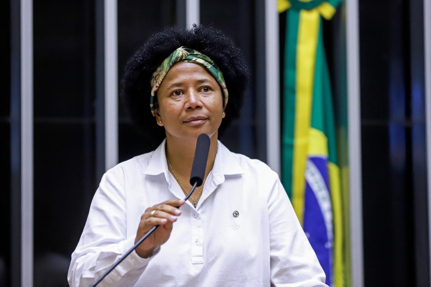 Sílvia Cristina celebra abertura de licitação para as obras de pavimentação da BR-319