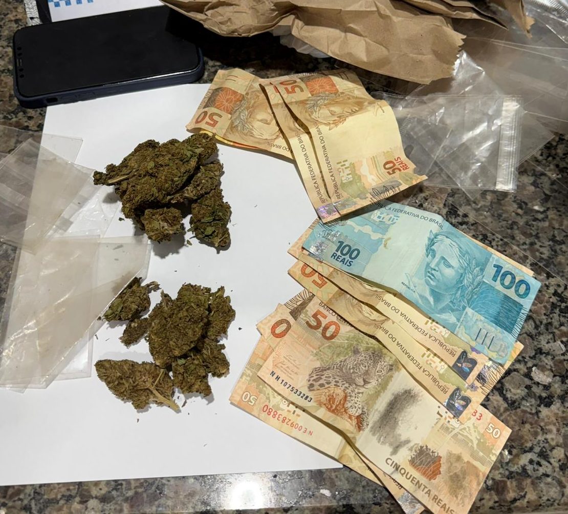 PM conduz suspeitos recorrentes na prática de crimes por envolvimento com tráfico de drogas em Cacoal