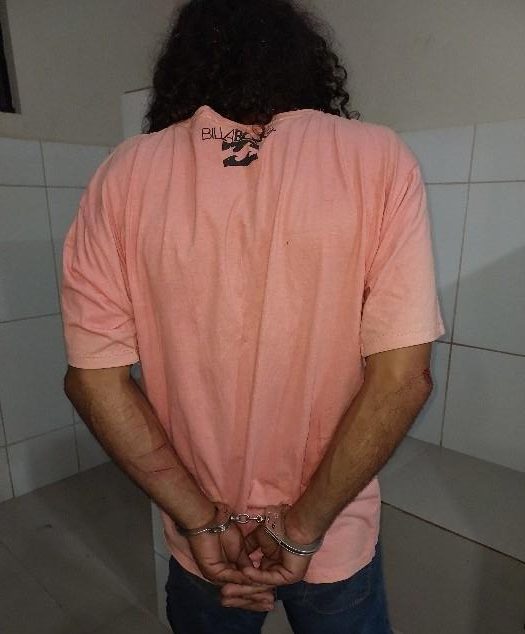 Suspeito é preso após tentar roubar mulher em frente a supermercado em Cacoal